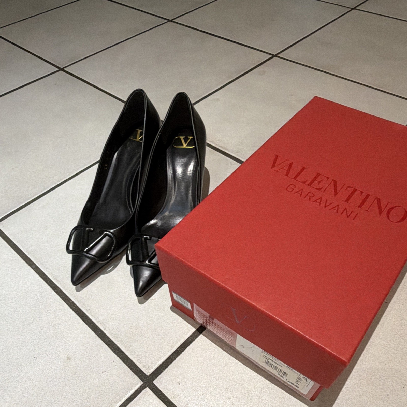 Valentino Garavani Black Leather VLogo Signature Pointed Toe Pumps – Size 38 7.5