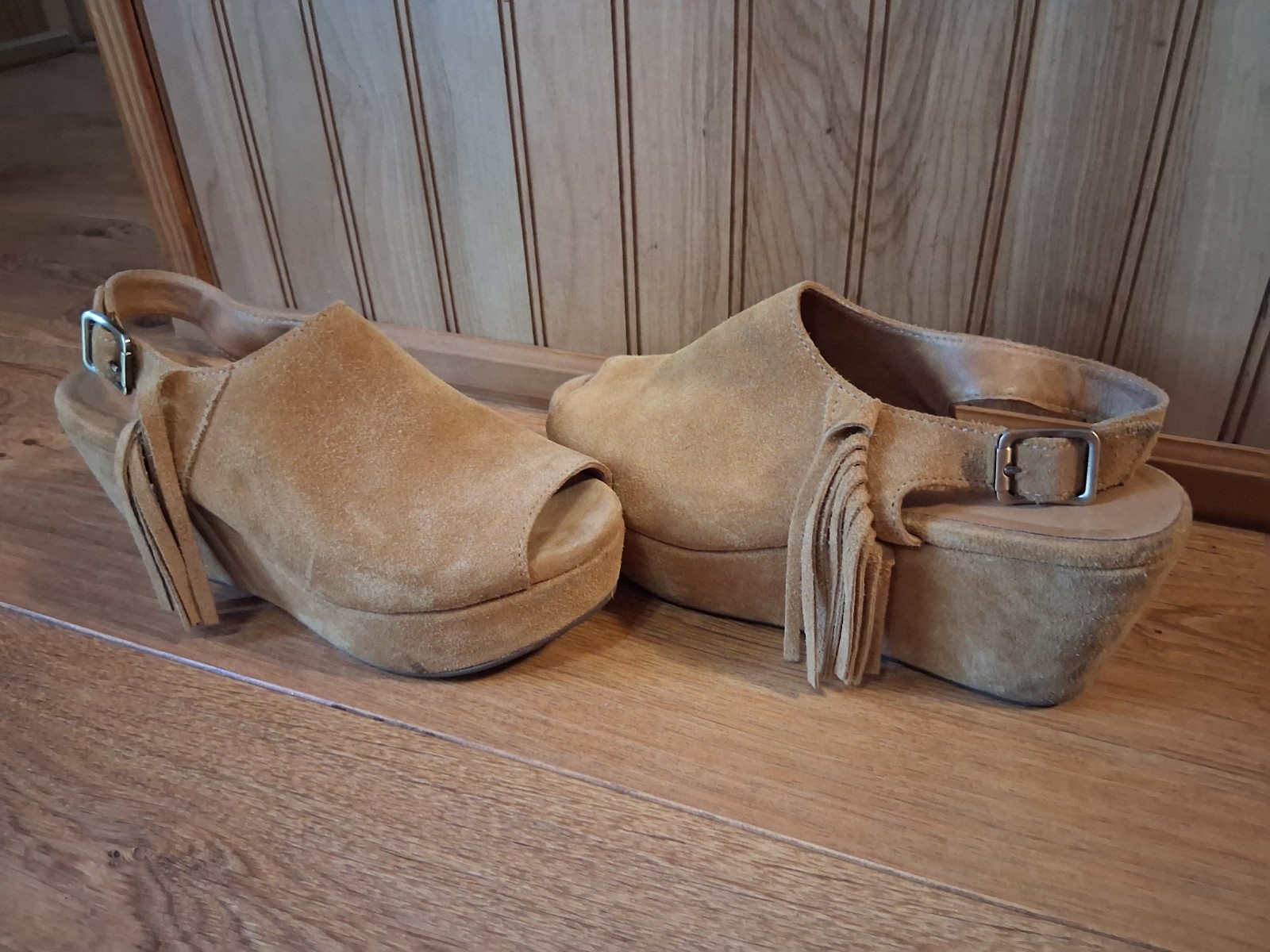 Chocolat Blu Wells Platform Wedge Open Toe Sandal Ankle Fringe Women’s 6.5 Suede