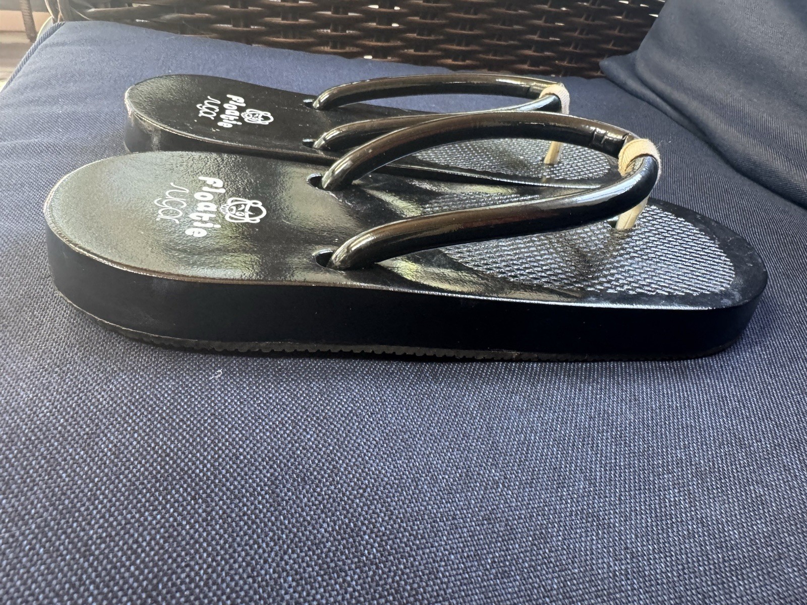 Vintage Sugar Floatie Black Flip Flops Women’s Size 9? Foam Sandals Y2K Rare