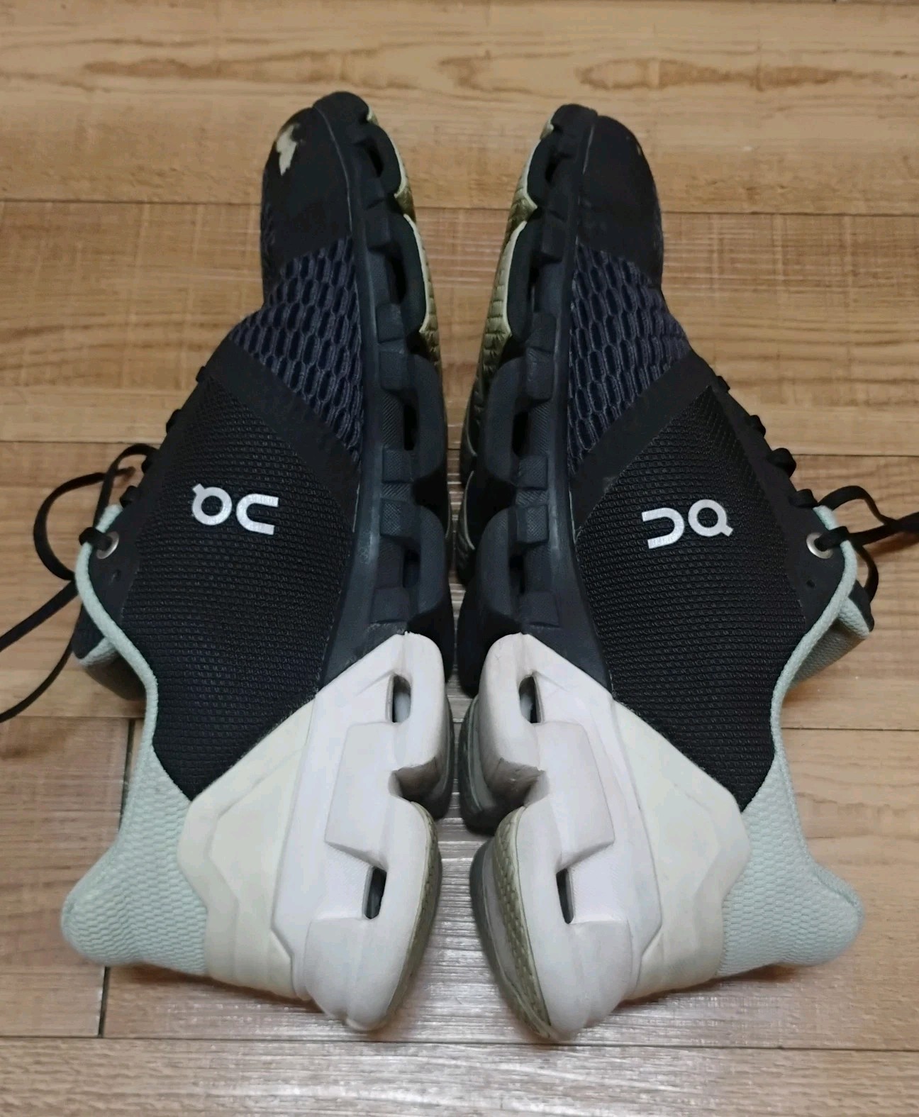 ON Cloud Flyer 2 Running Shoes Womens Size 9 Black White Green Gym Workout Hike