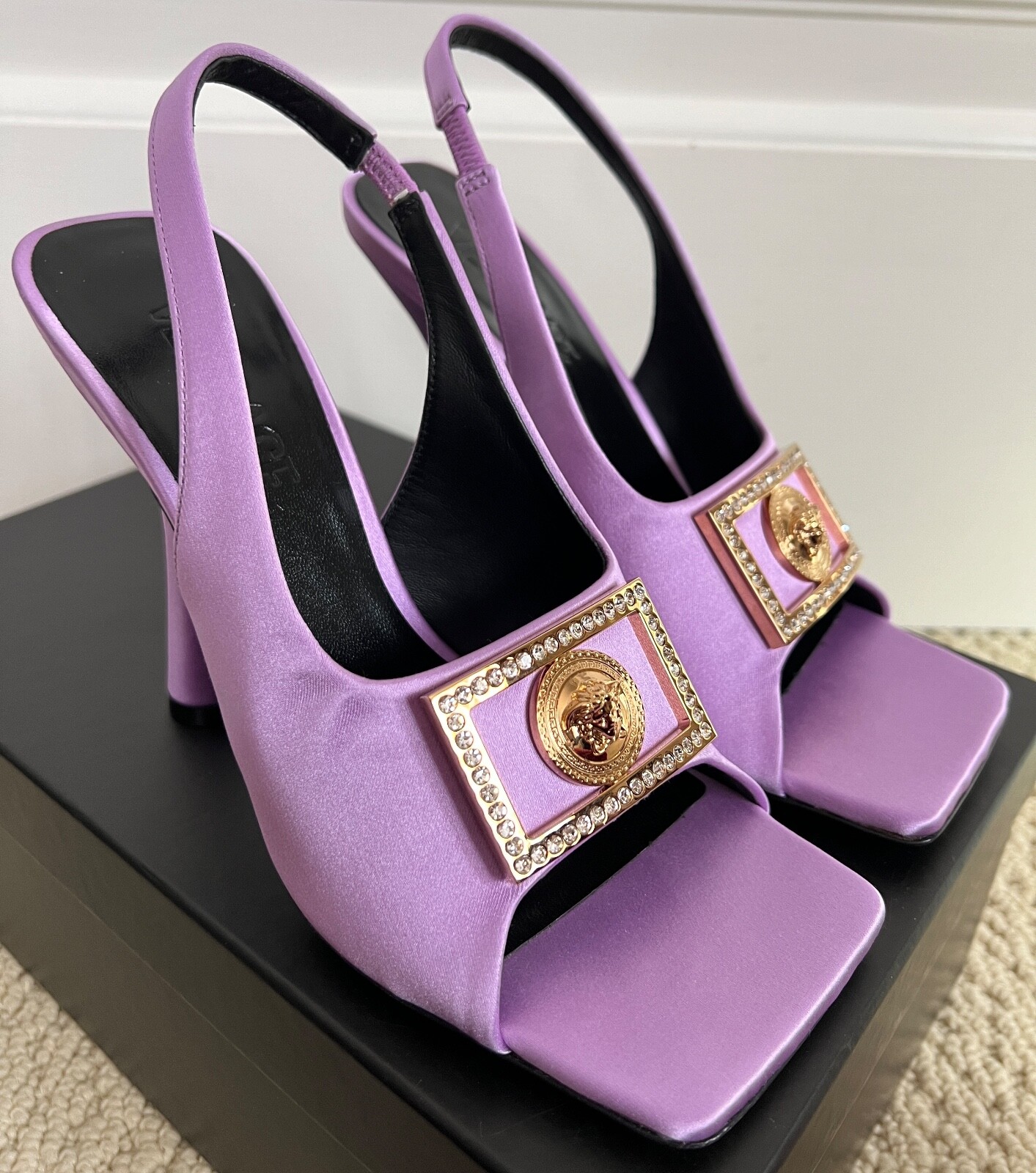 NIB Versace Tribute Medusa Logo Crystal Satin Open Toe Slingback Pumps 37.5 7.5