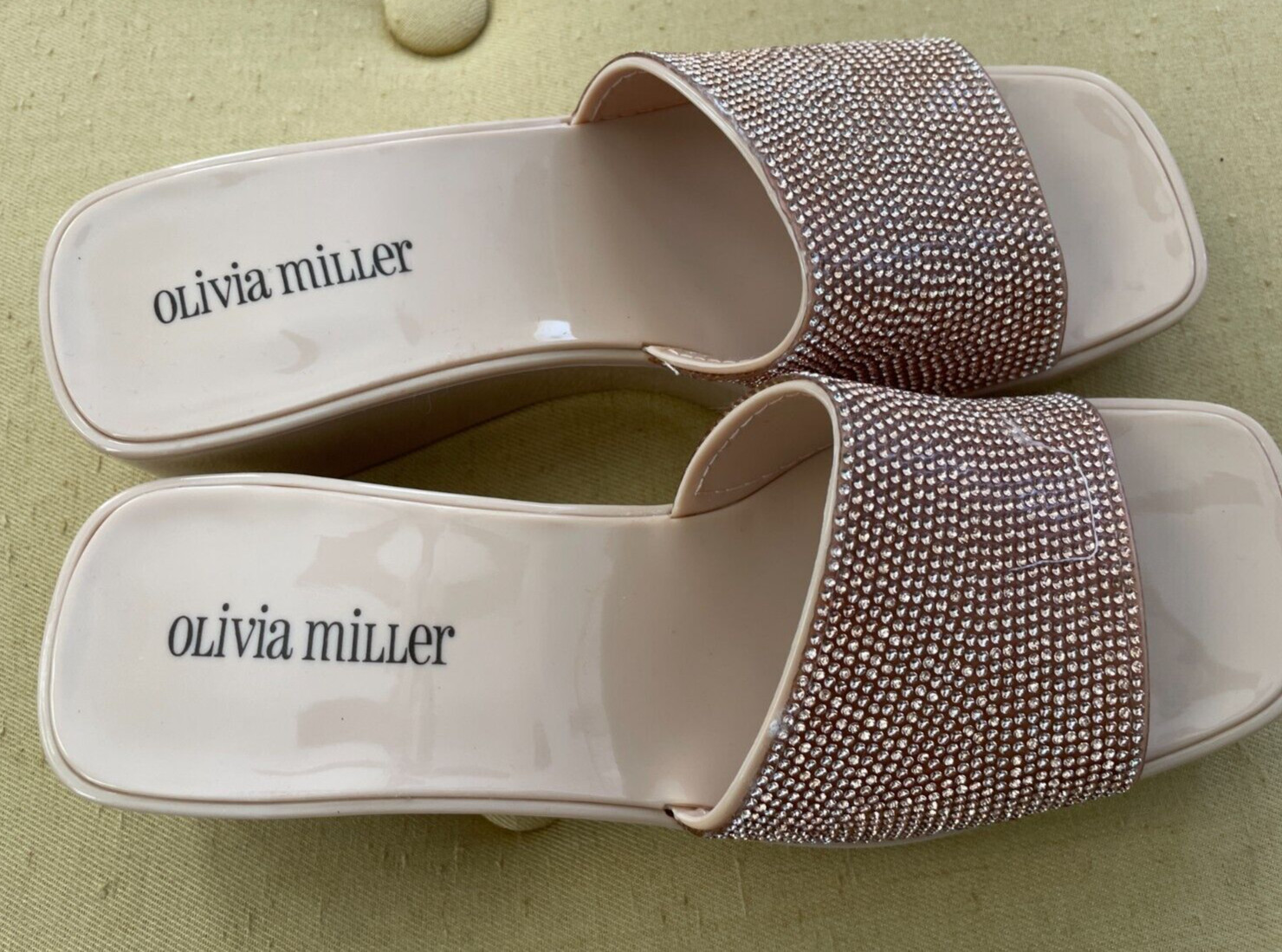 Olivia Miller Womens Open Toe 2″ Wedge Heel Sandals Gold Crystals Size 7 M NEW