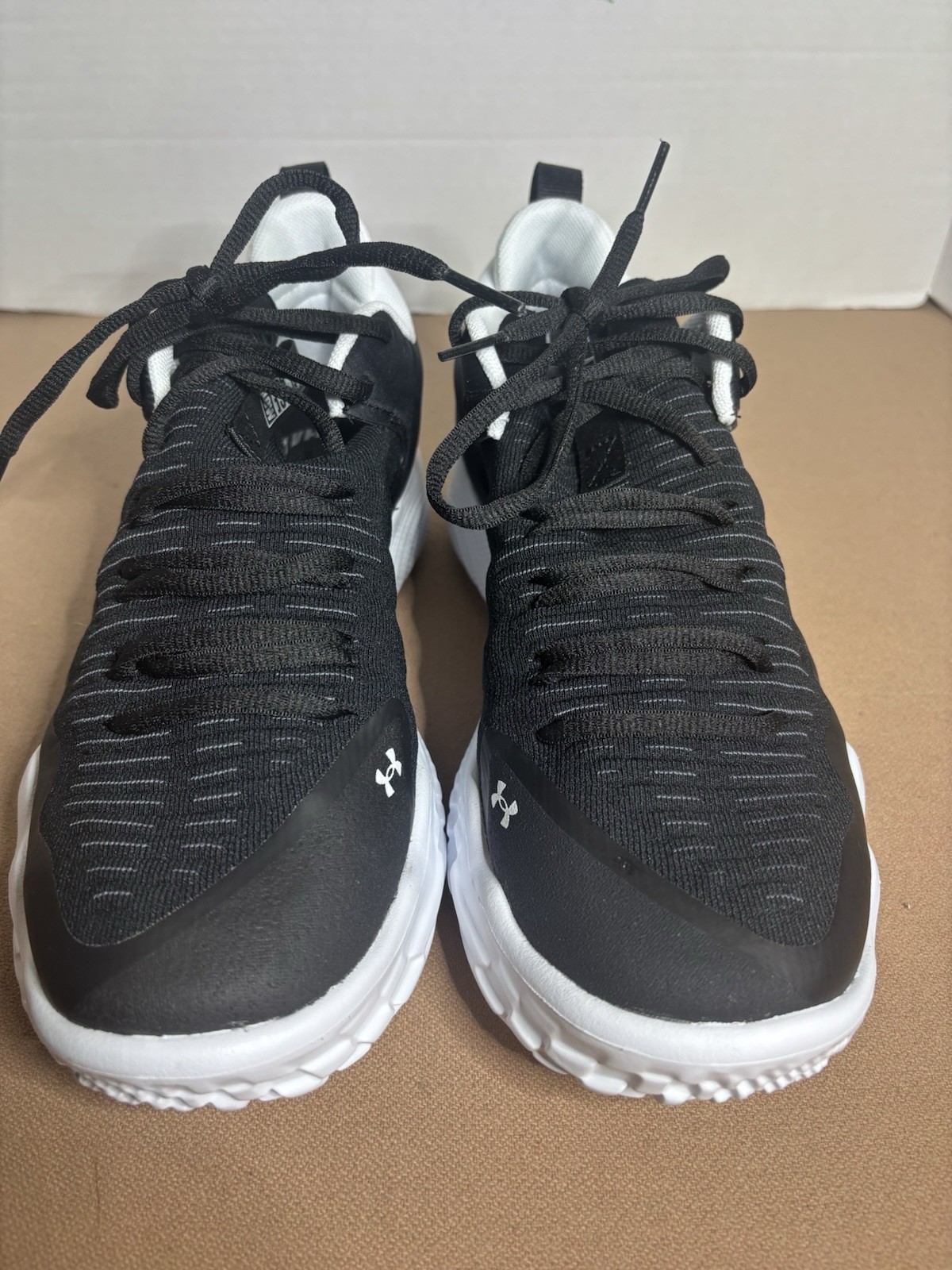 3027084 Under Armour Women’s Flow Ace Low Volleyball Shoes Black Size 10 NIB New