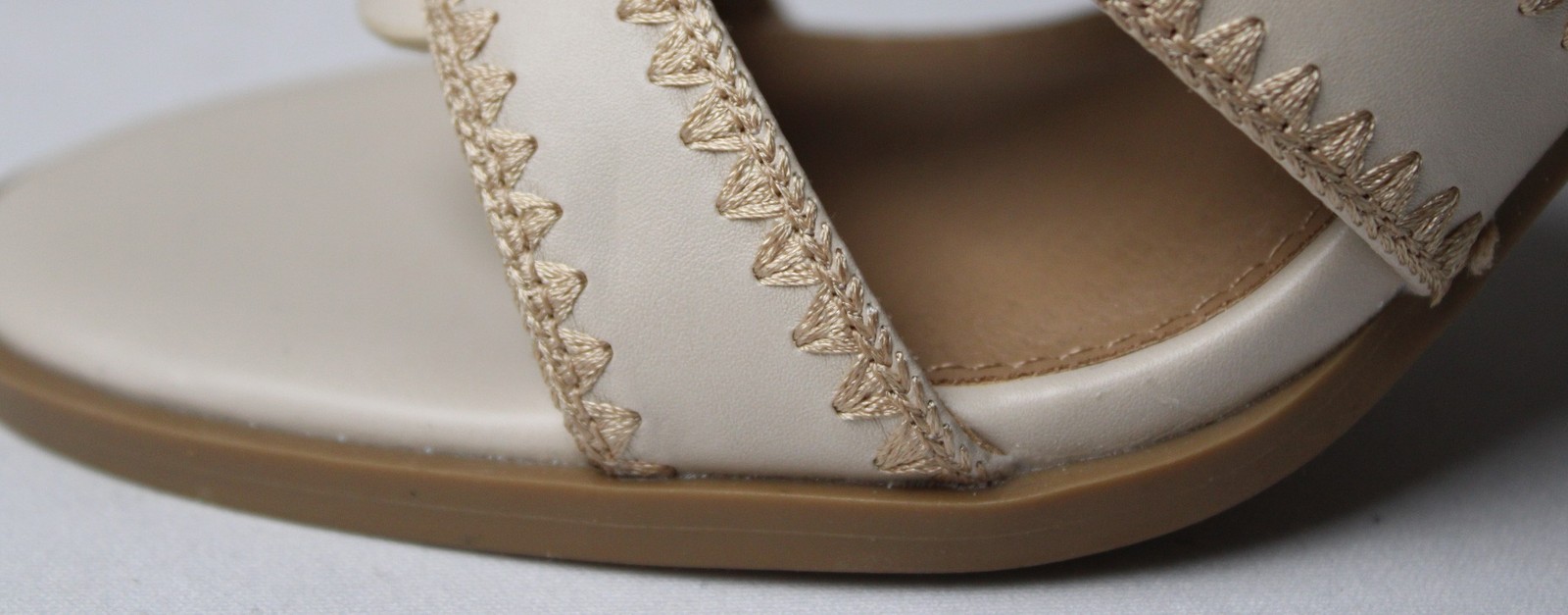 Dolce Vita Women’s Rochella Block Heeled Sandals LB3 Ivory US:6 UK:3.5 EU:36