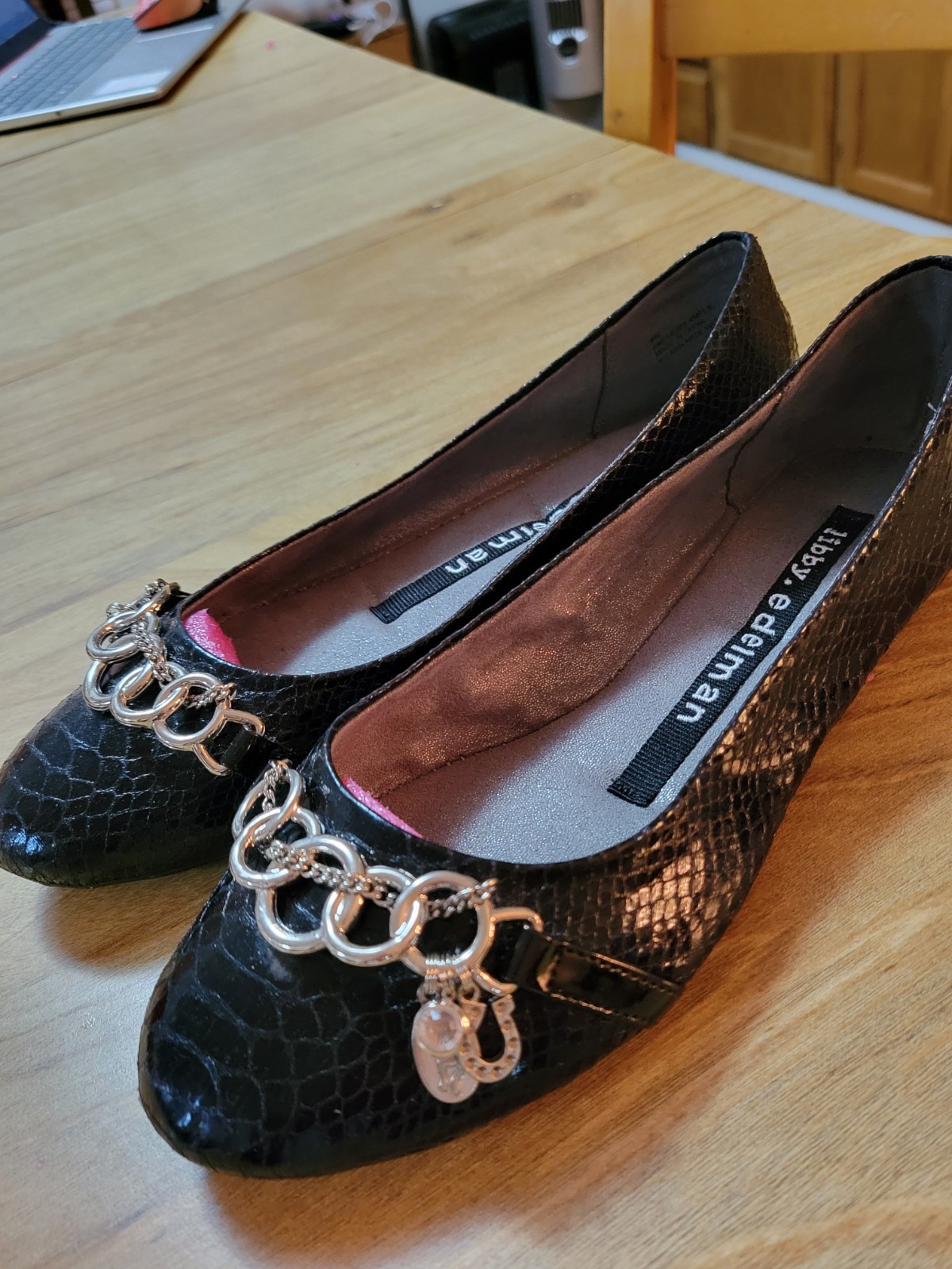 Black Leather Shallow Toe Snake Textured Flats By Libby Edelman sz 9W CLEAN!!!