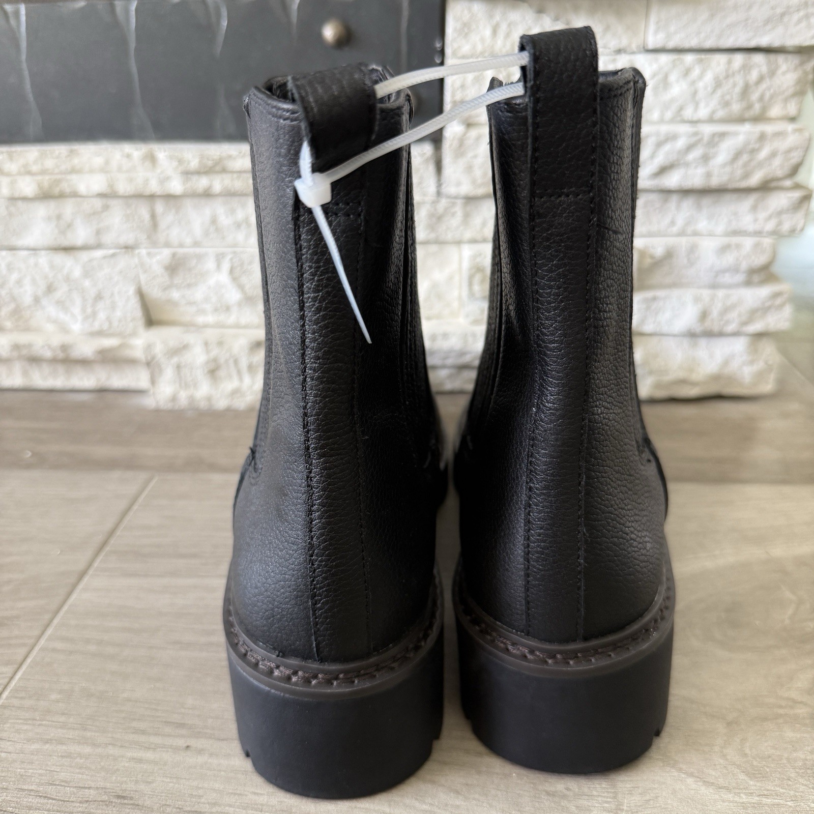 Nordstrom Darian Water Resistant Black Leather Chelsea Boot Size Women’s 9, NWT