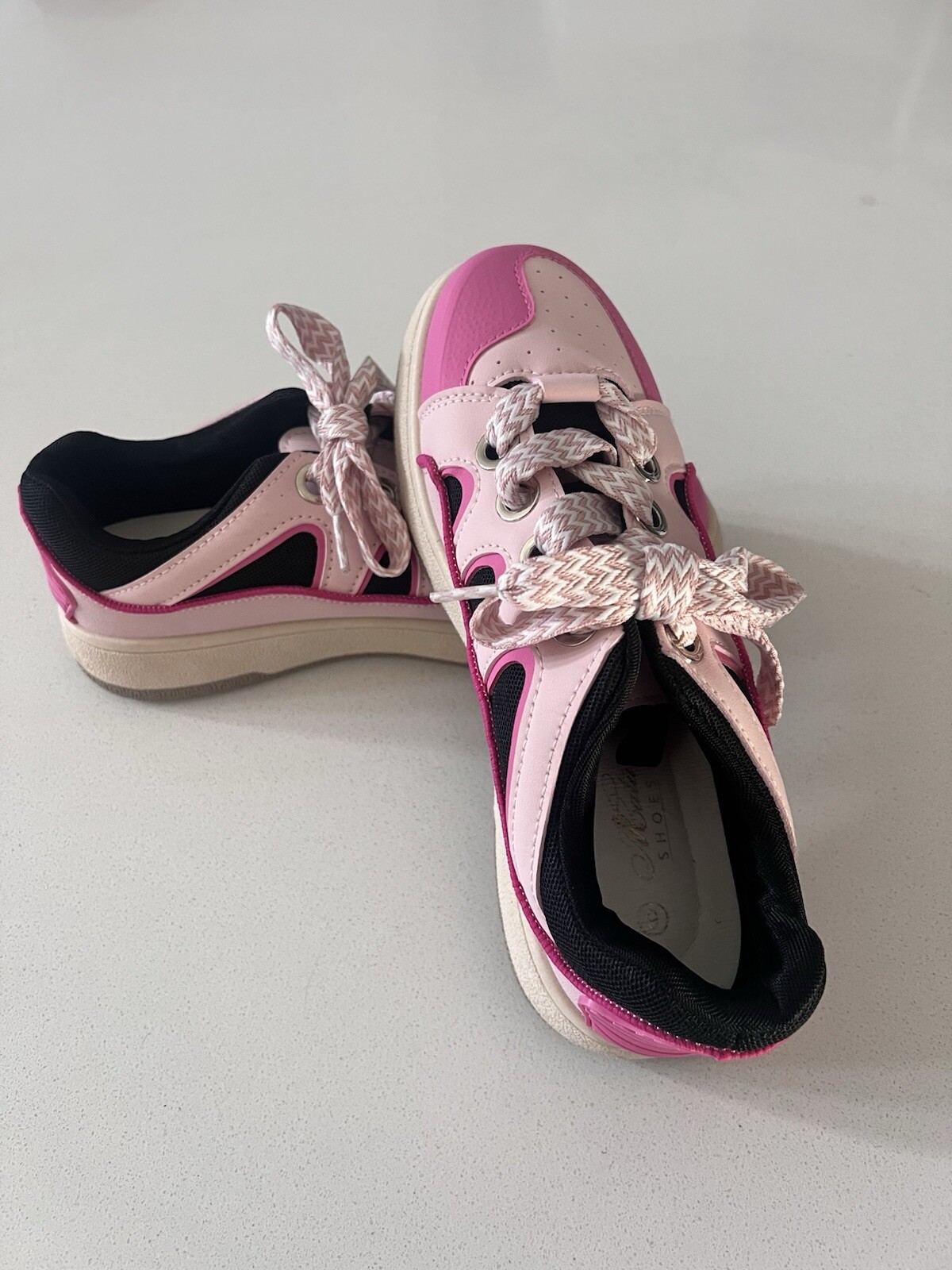Street style Lace up Skateboard Sneakers Pink Black Women’s Size 9 New With Tag