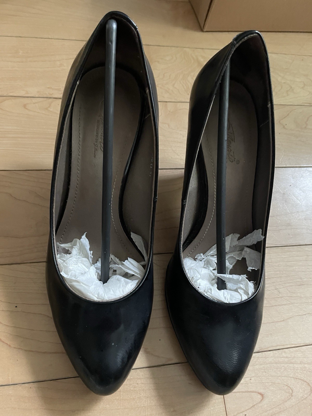 black pointed toe heels