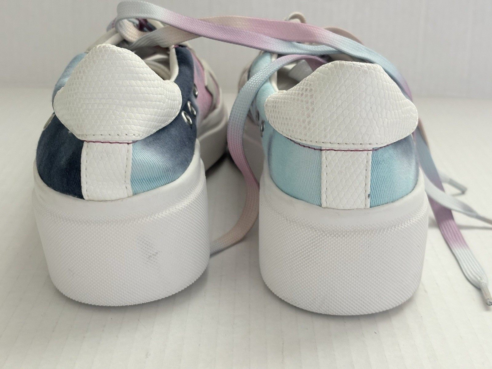 Yellowbox Tie-Dye Star Lace-Up Comfort Sneakers Women’s US 8.5 White/Blue/Pink