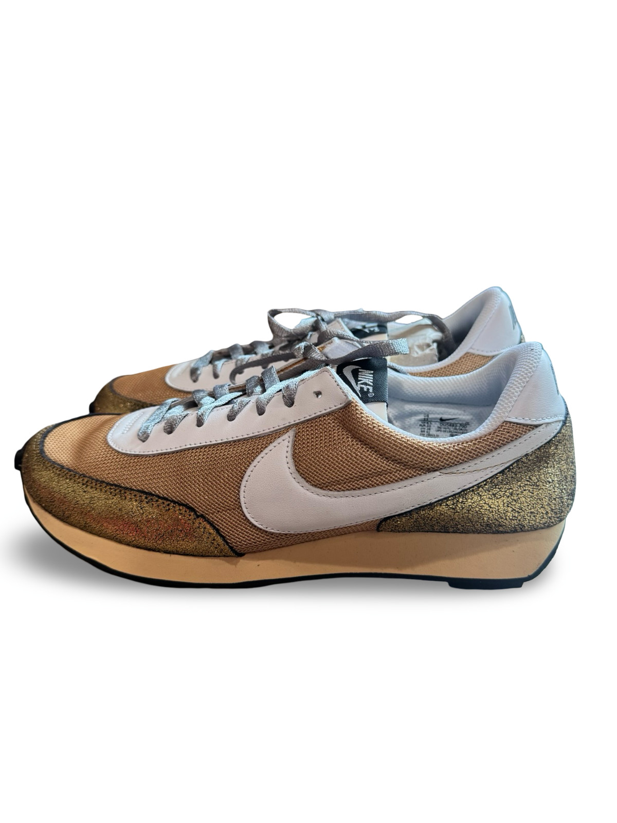 Sz 11 – Women’s Nike Daybreak ‘Golden Gals’ DO5883 700