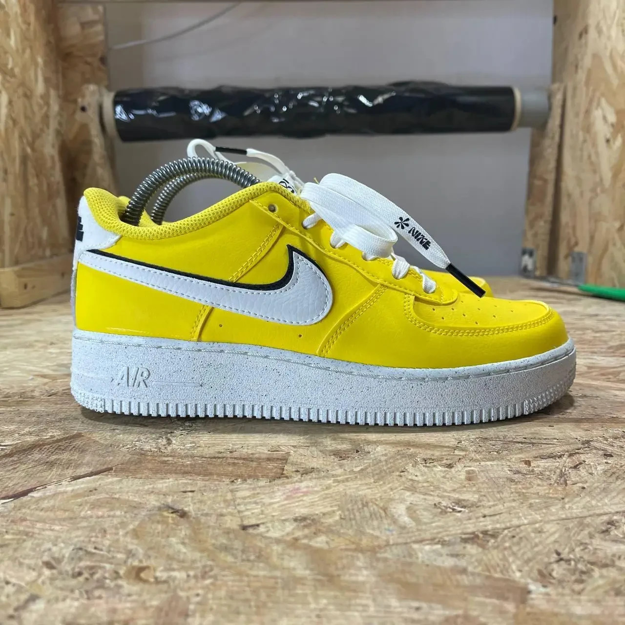 Nike Air Force 1 Lv8 Yellow 7.5