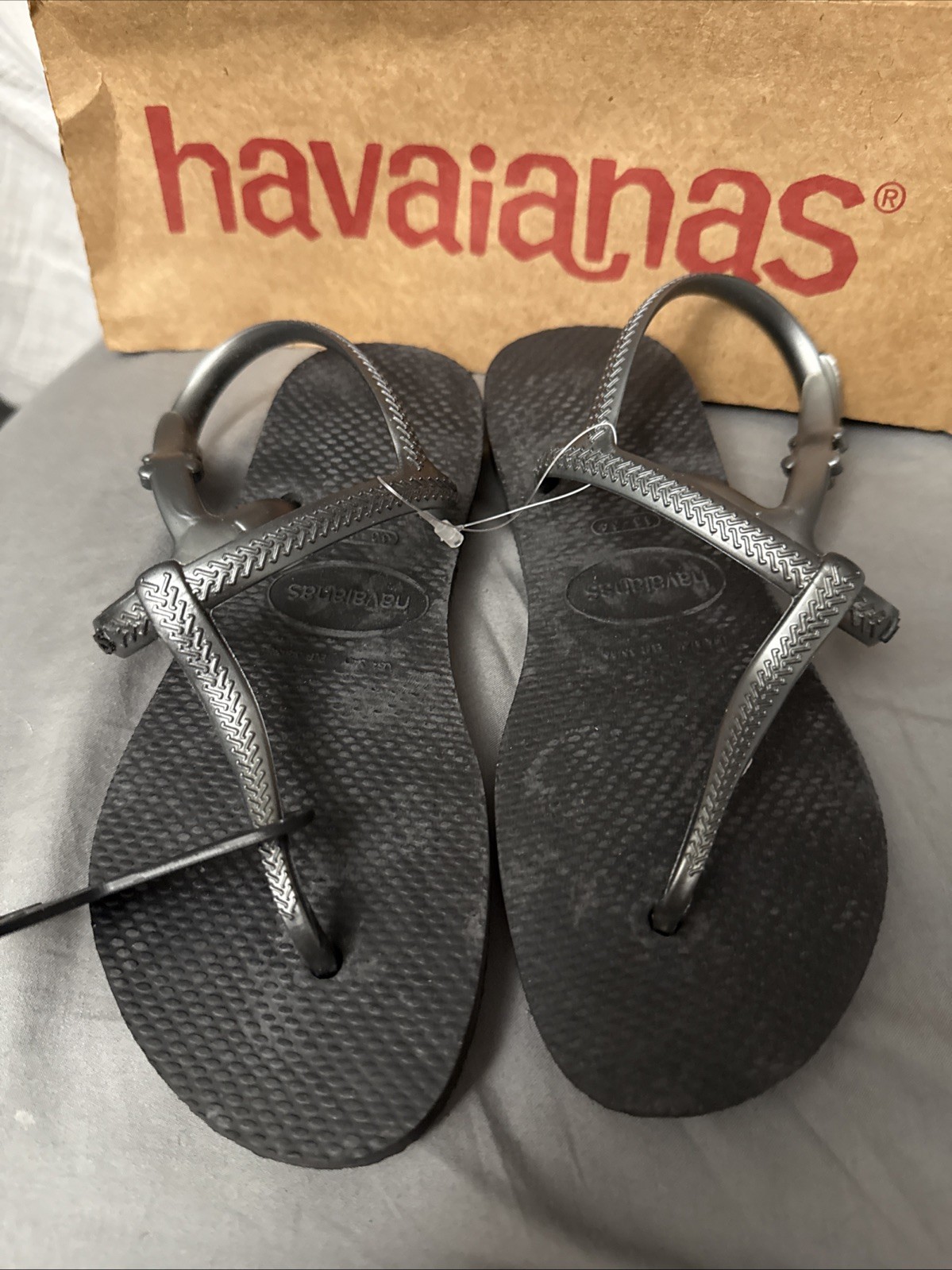 Havaianas Metallic Silver Black T-Strap Flip Flop Thong Sandals Women’s 3/4Y