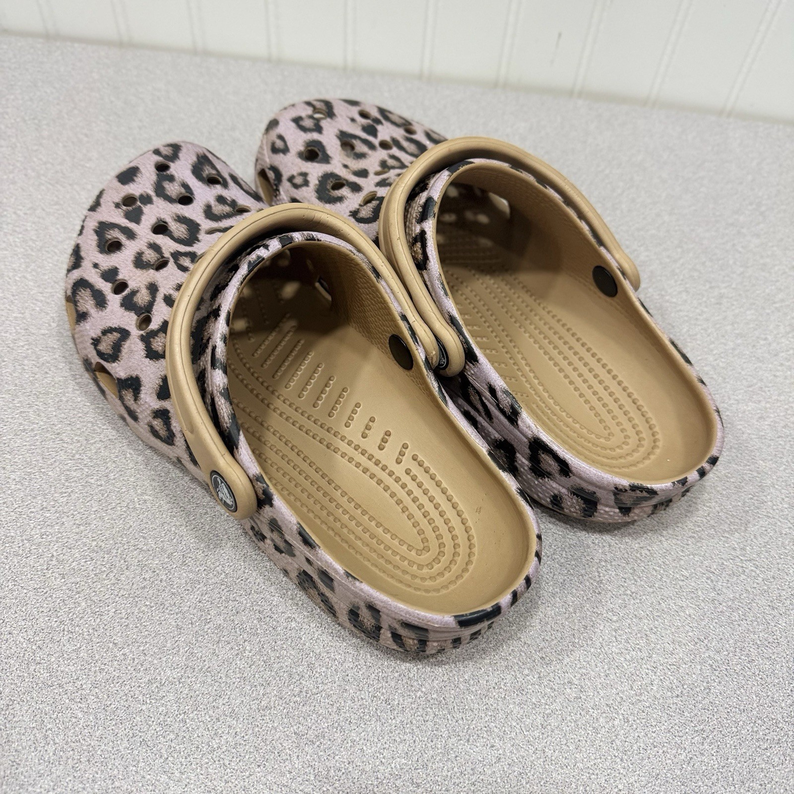 Crocs Classic Leopard Cheetah Animal Print Clog Sandals Shoes Women’s 9Men’s 7