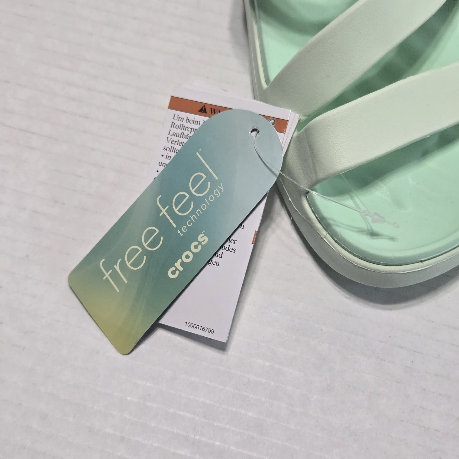 Crocs Getaway Strappy Sandal Womens 7 Comfort Waterproof Beach Poolside Green