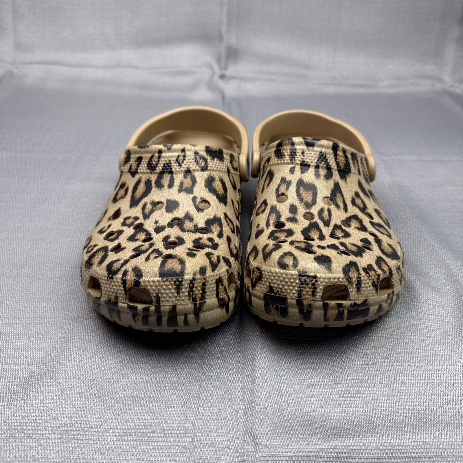Crocs Adult Baya Leopard Print Clogs Men’s Sz 9 Women’s Sz 11