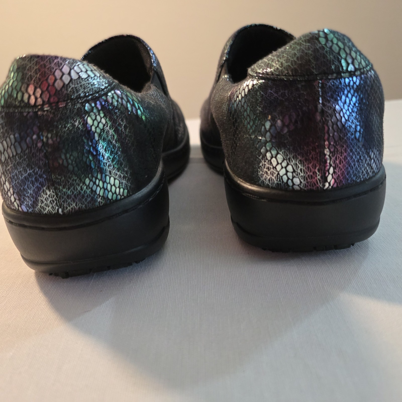 Spring Step Womens Clogs Size 8 M Winfrey Aura Iridescent Printed Leather Upper