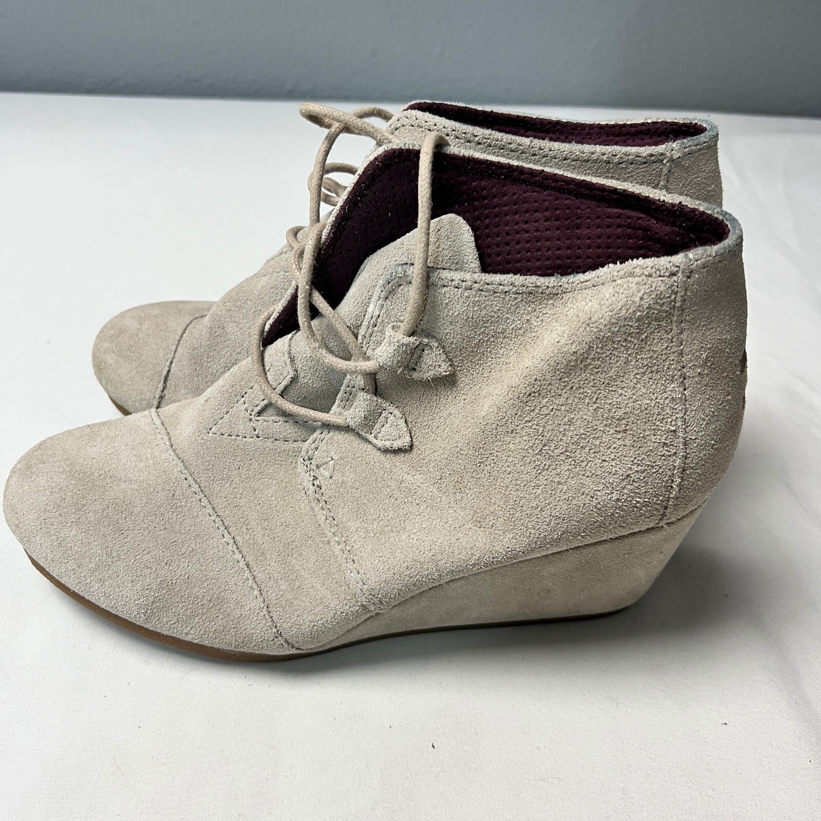 TOMS Suede Desert Wedge Booties Lace Up Casual Ankle Boots 3″ Heel Size 8.5