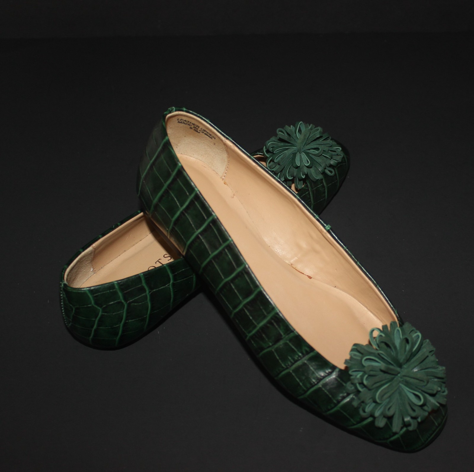 Talbots STELLA Pom Pom flats in green embossed croc leather Womns Sz 6.5