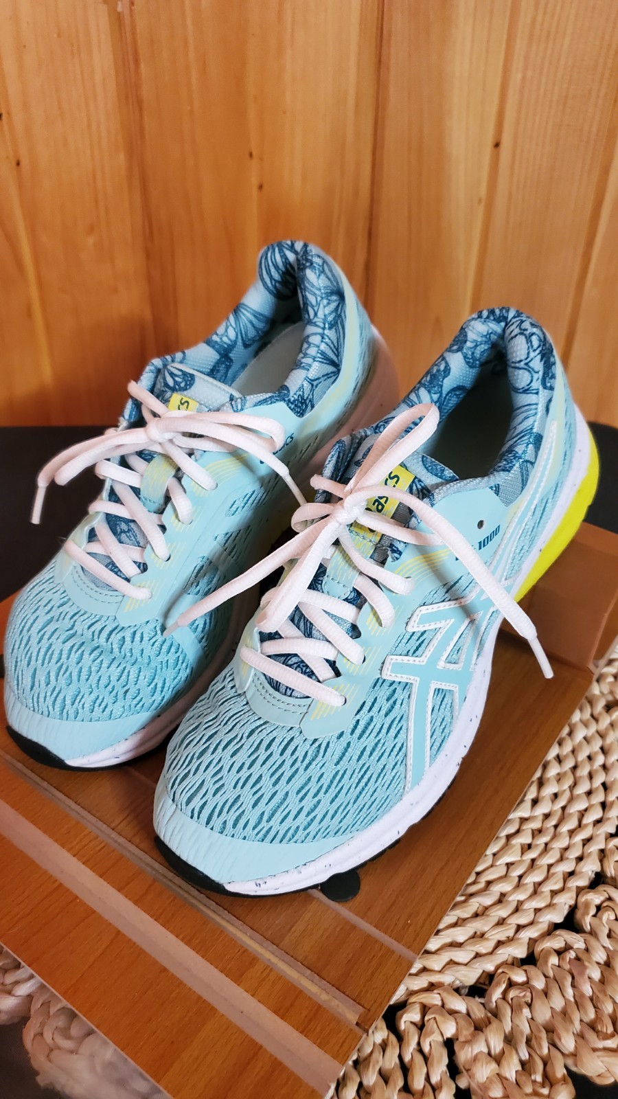 Asics GT-1000 Flyte Foam Lite Truss (1014A038) SZ 6 Youth Kids Mint Green-Yellow