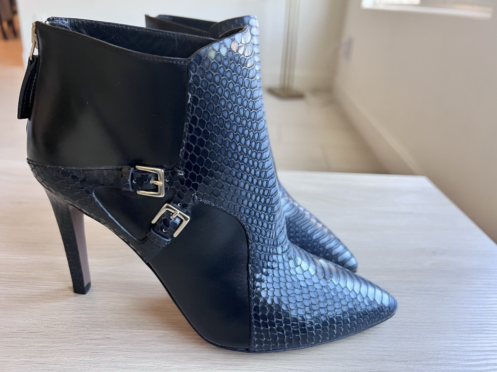 Boss Hugo Boss Midnight Navy Snakeskin Embossed Ankle Boots EU 37.5 US 7.5