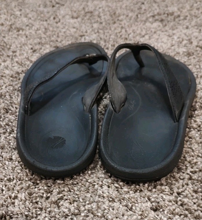 OluKai Kilapa Kia Women’s Black Beach Sandals *See Description*