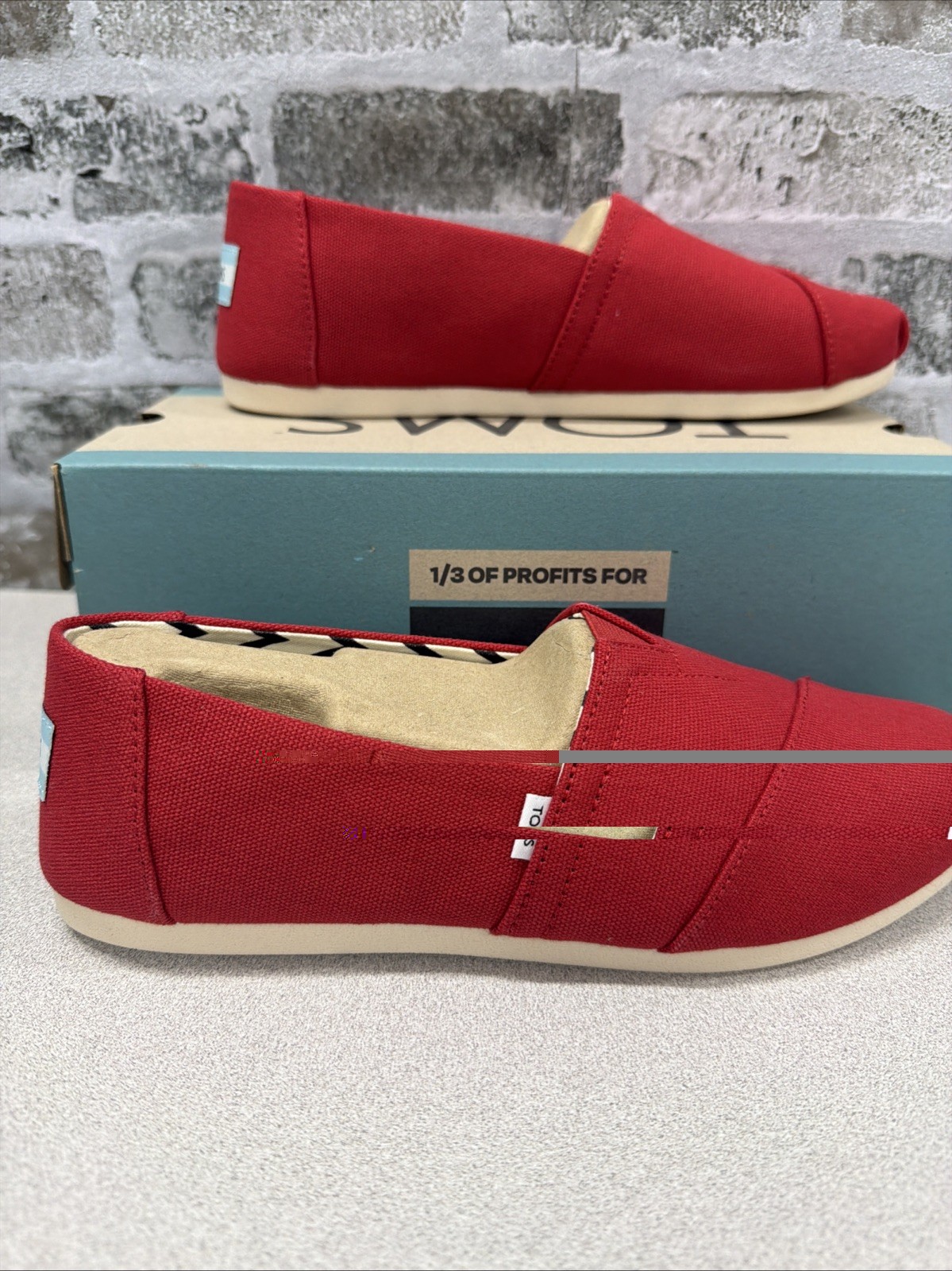 Tom’s Women Classic Flat Shoe Red Loafers Canvas Size 7.5 Slip On Alpargata NWT