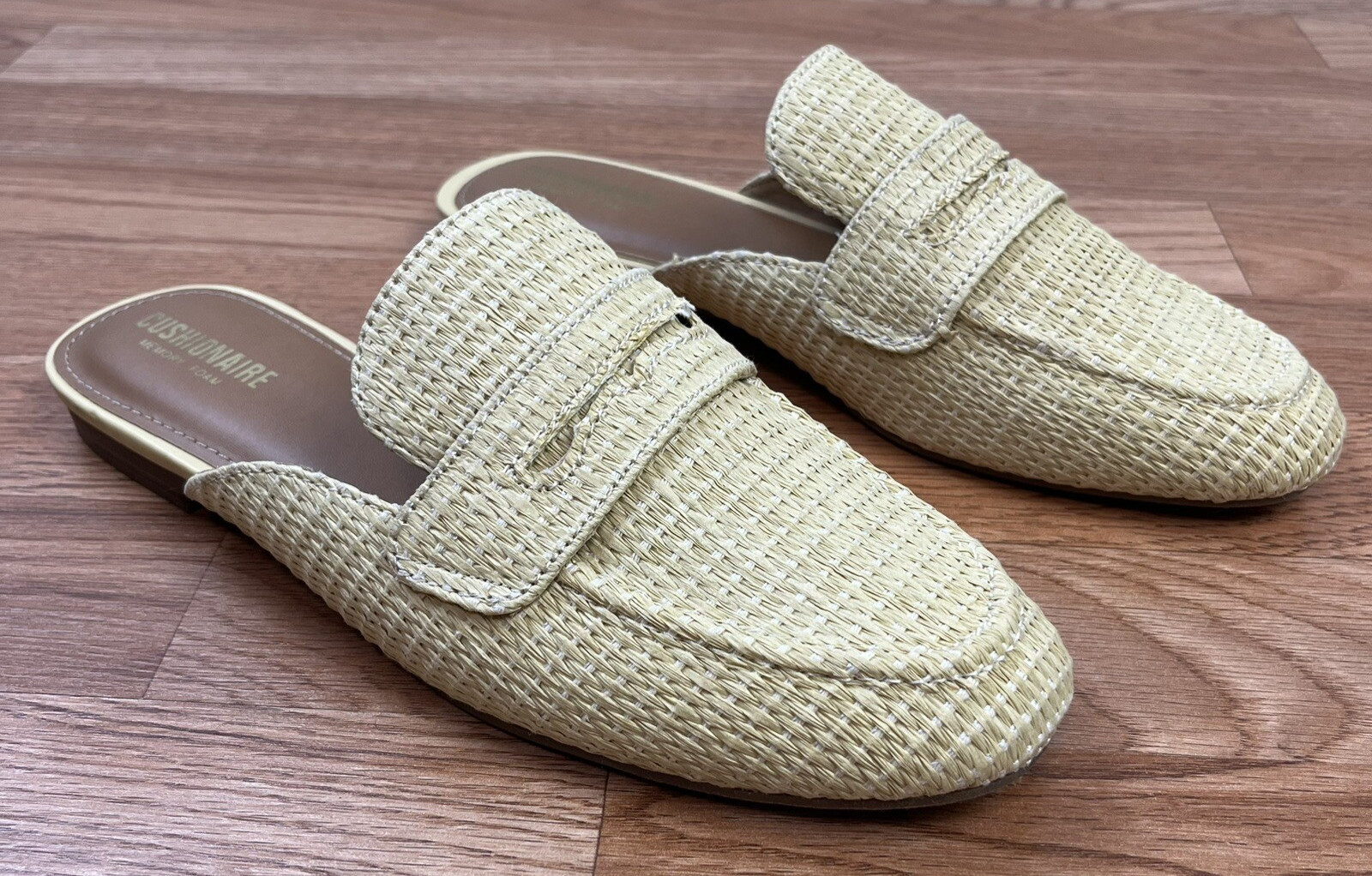 Cushionaire Women’s Yale Slip on Mule Wheat Raffia Size 9.5 M NEW