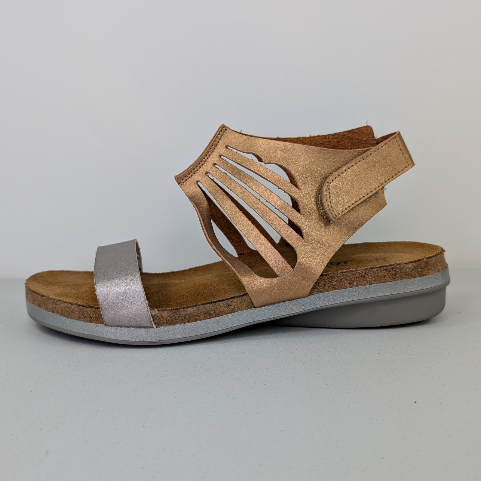 Naot Sandals Womens 39 US 8 Ankle Back Strap Hook Loop Open Toe Comfort Shoe