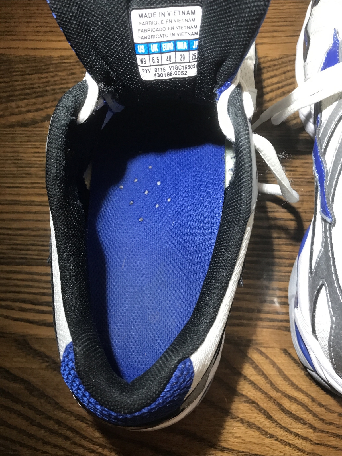 Mizuno Women’s Wave Bolt 4 W White/Royal/Silver Ankle-High Tennis Shoe SIZE 9W