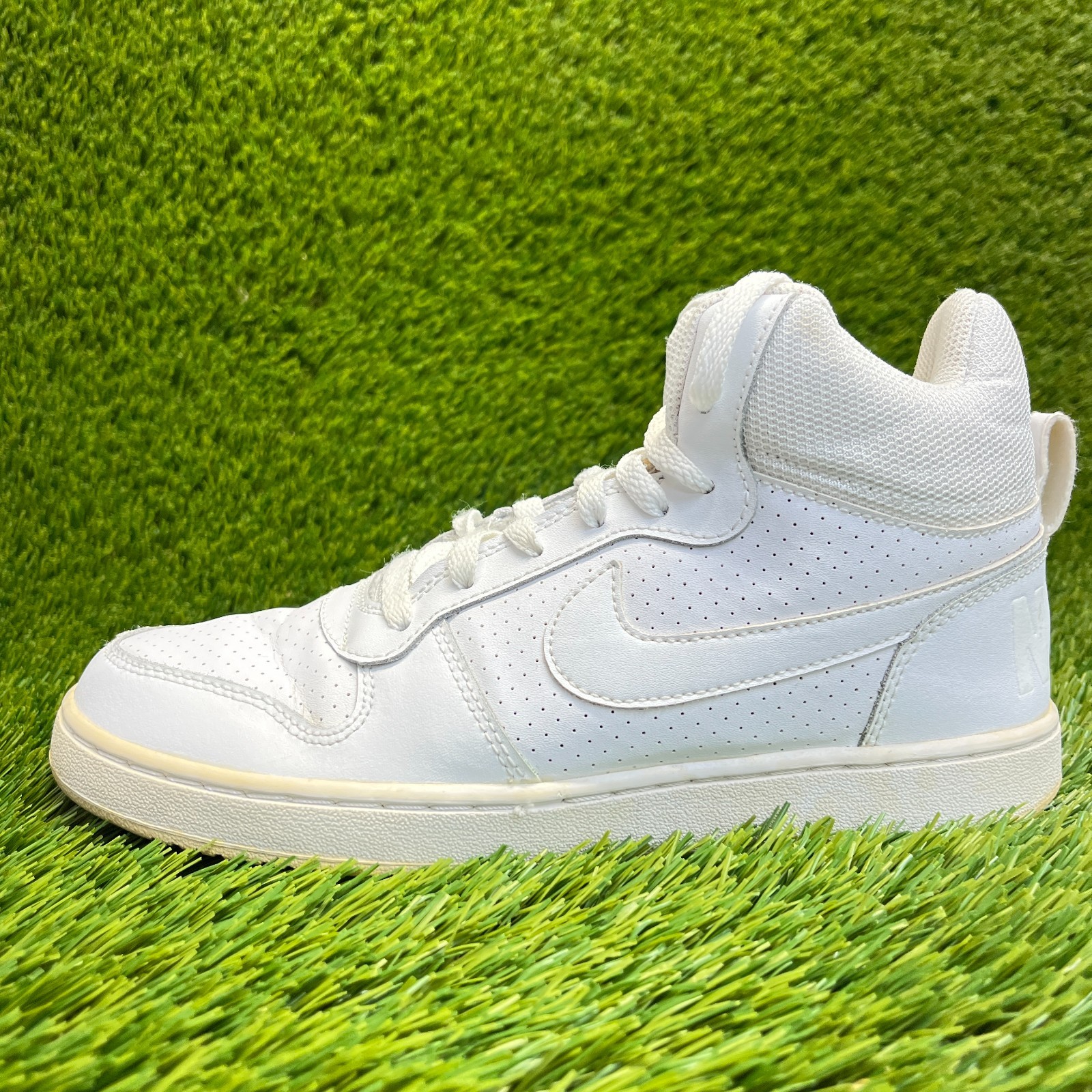 Nike Court Borough Mid Womens Size 8.5 White Athletic Basketball Shoes Sneakers
