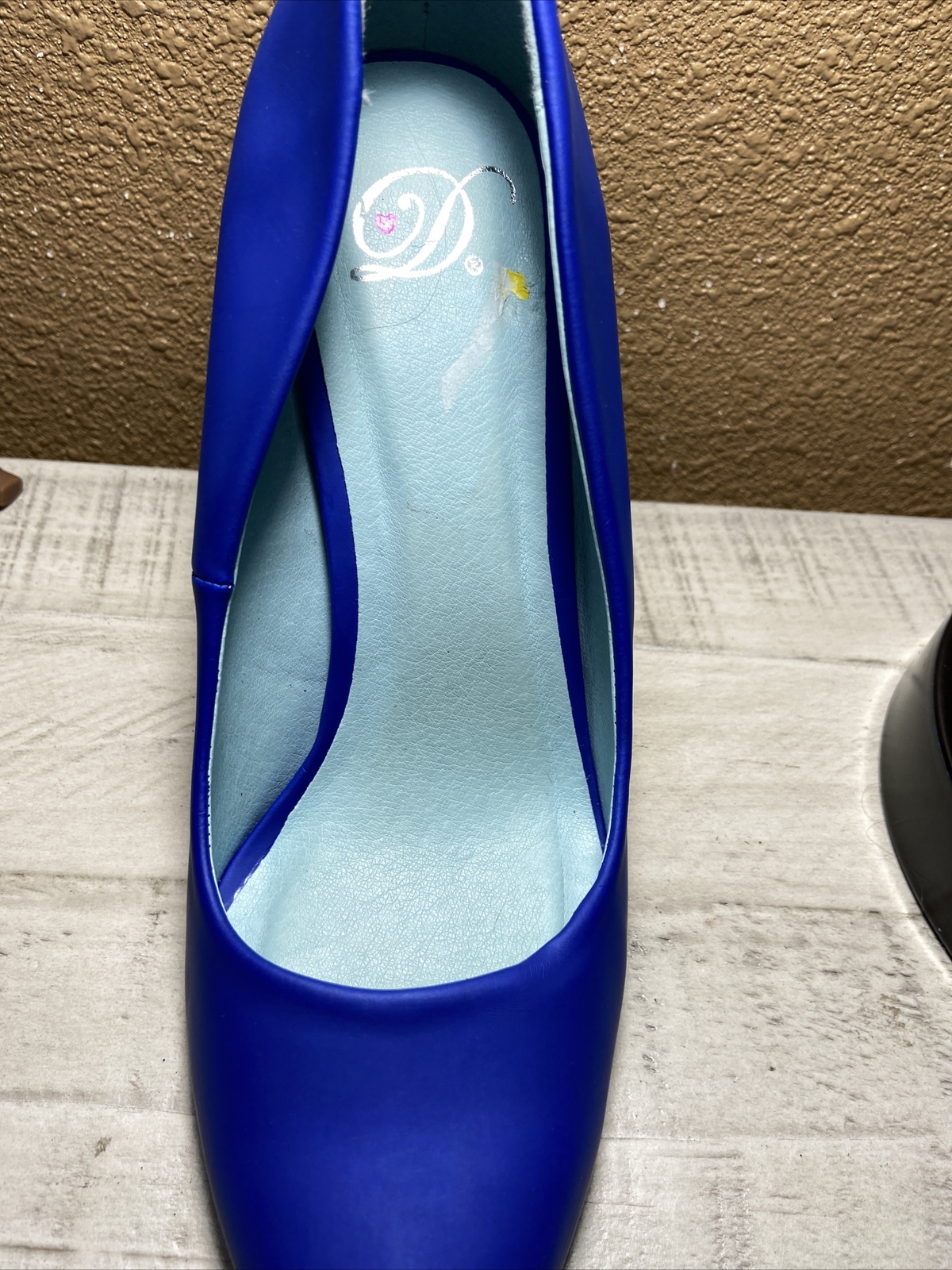 Heart in D Pointed Metallic Cap Toe Suede Blue high heel sz 8.5