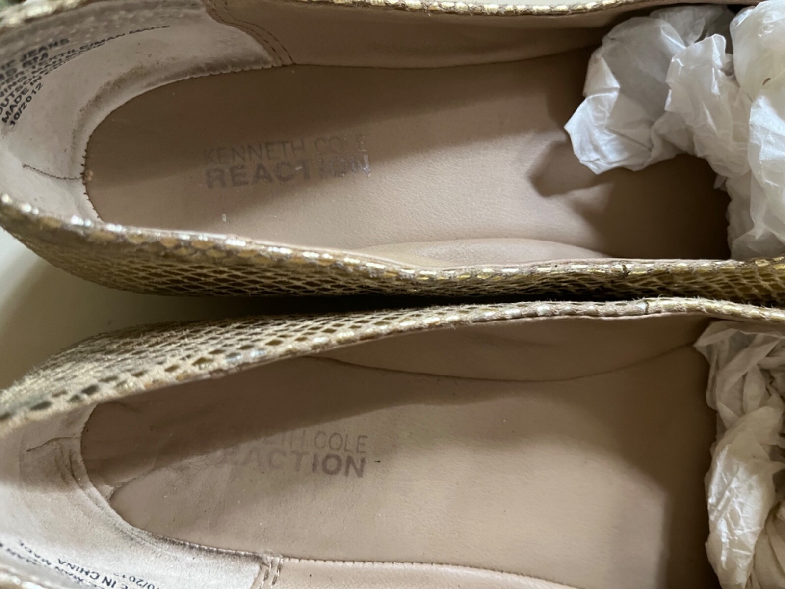 Kenneth Cole Reaction 8M gold textured flats bronze cap toe rubber outsole