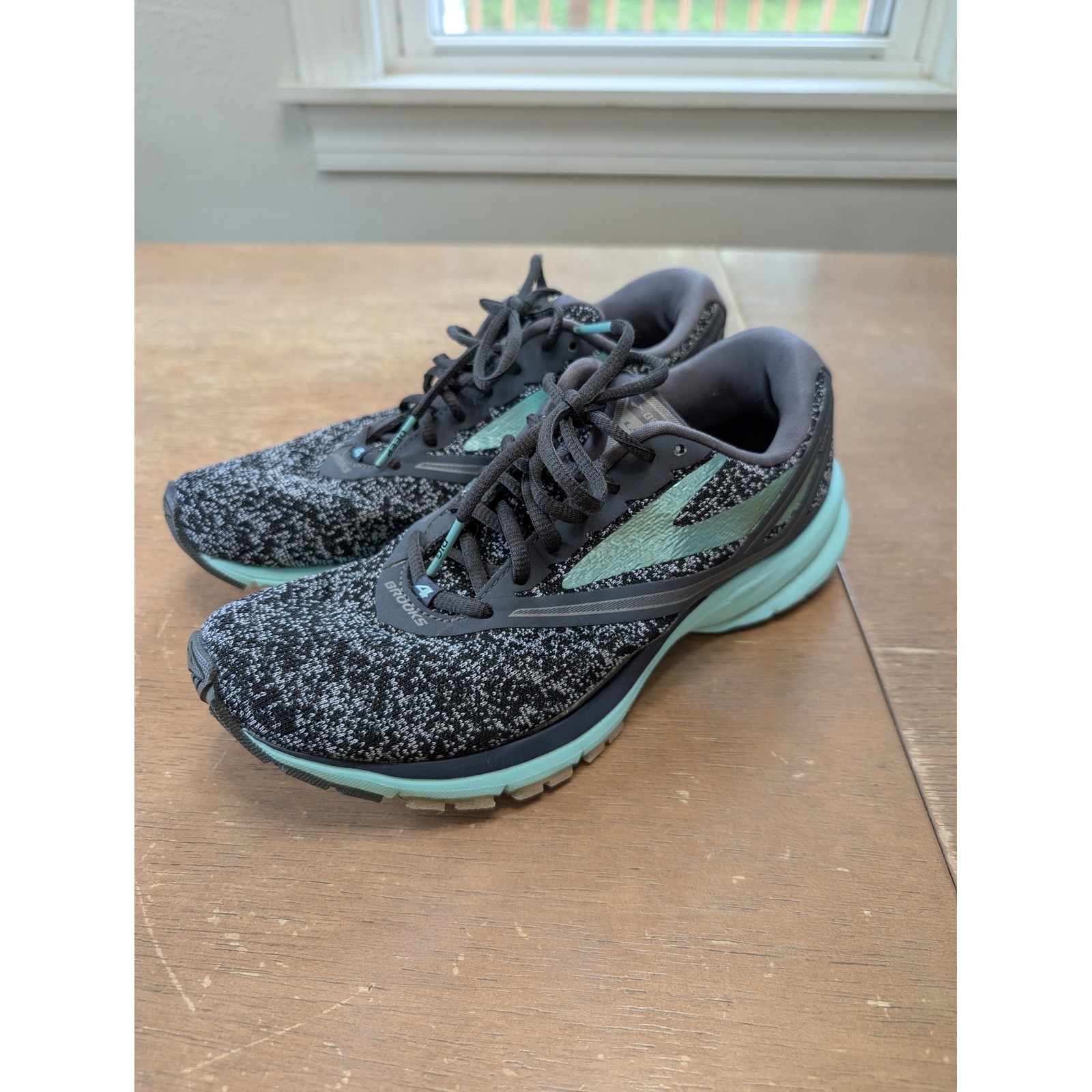 Brooks Launch 4 Womens Running Shoes Black Grey Teal Size 9 gym workout