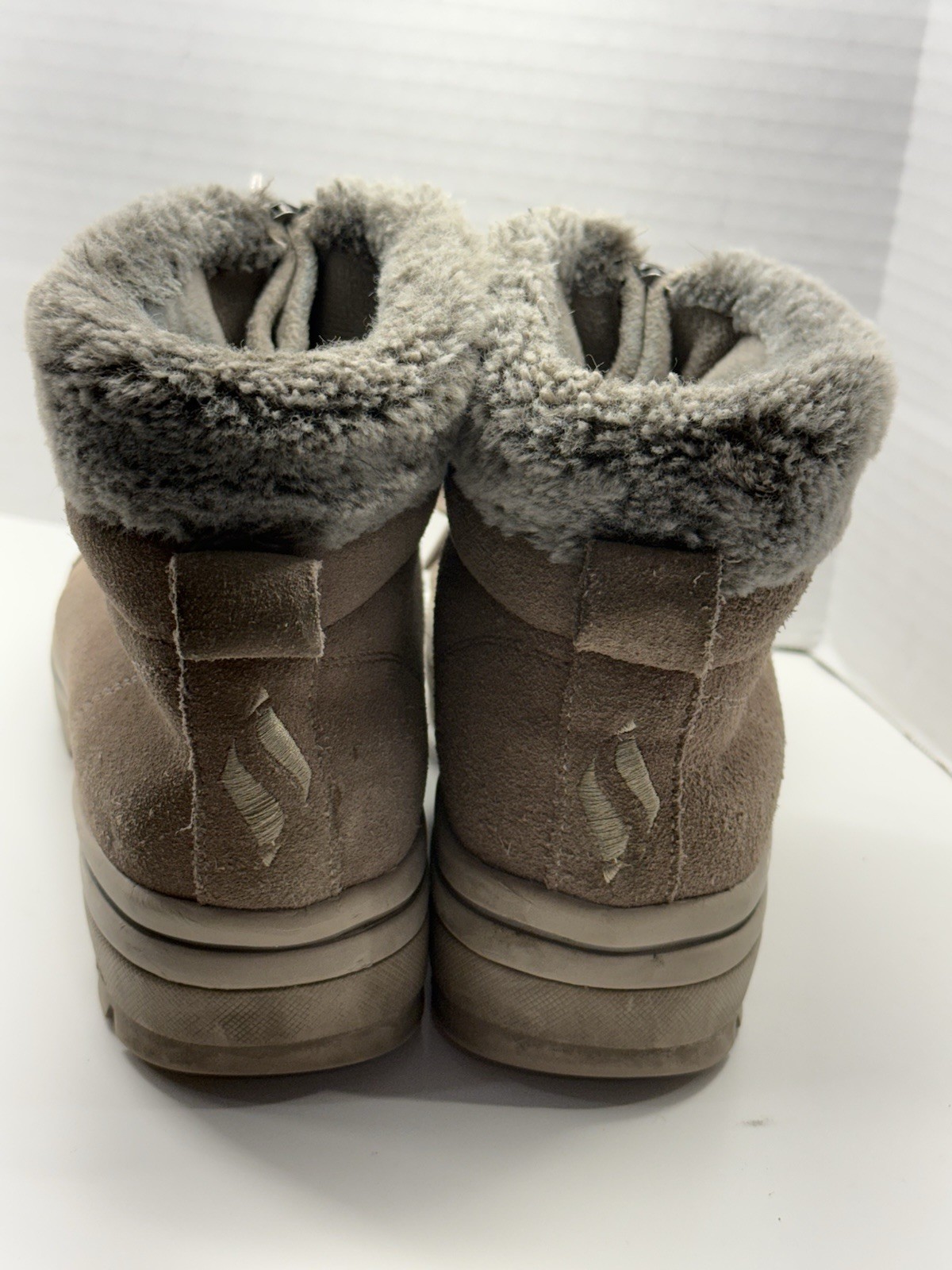 Skechers Street Cleat Everyday Chillz Suede Ankle Boot Style Taupe Women’s Sz 8