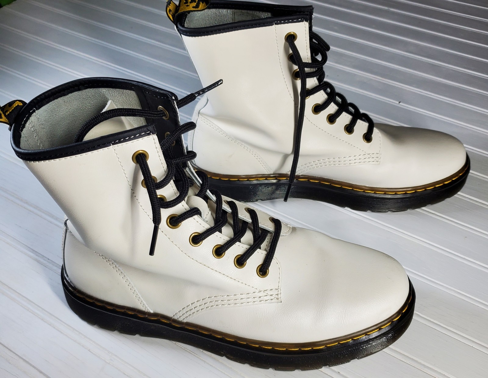 Dr. Martens Zavala Women’s 8 White Leather 8-Eye Combat Boots Grunge Punk