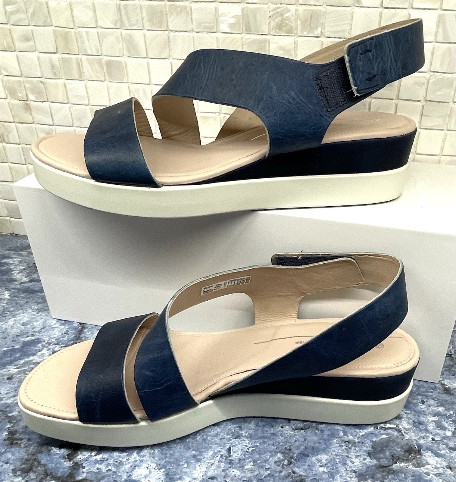 ECCO Womens US 10-10.5 EU 41 Navy Blue Leather Platform Sandals Excellent