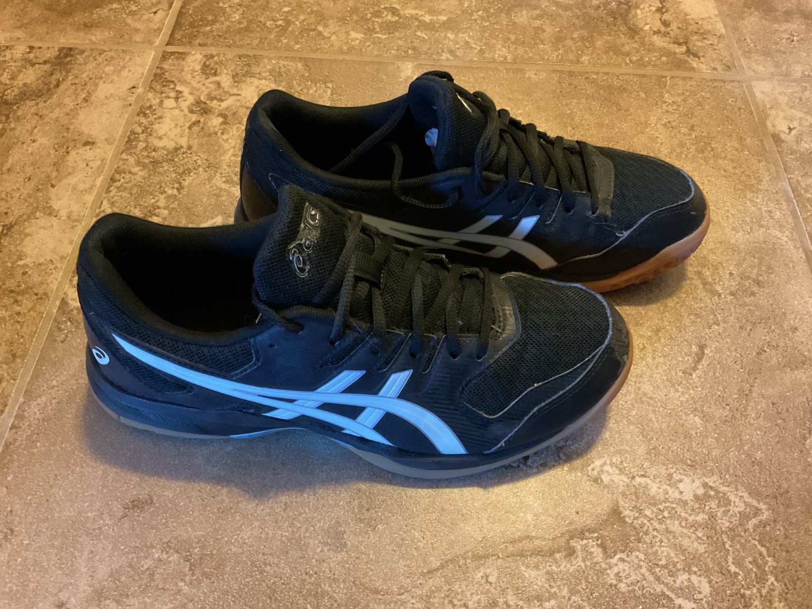 Asics Gel Rocket Women’s Volleyball Gym Shoes Black/white Size 8.5