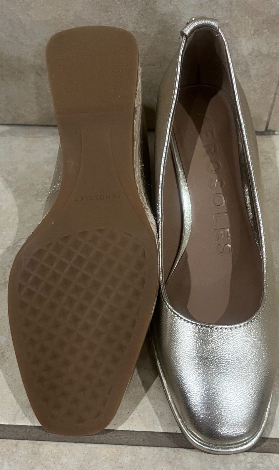 Aerosoles Shoes Women Size 7 Gold Excellent Condition Never worn
