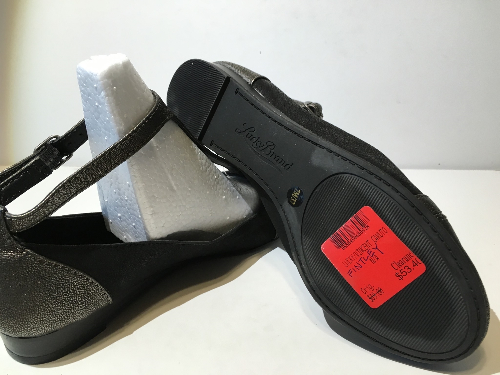 Lucky Brand Women’s Fintleyy T-Strap Ballet Flat «Mismatched» Left 8,Right 7