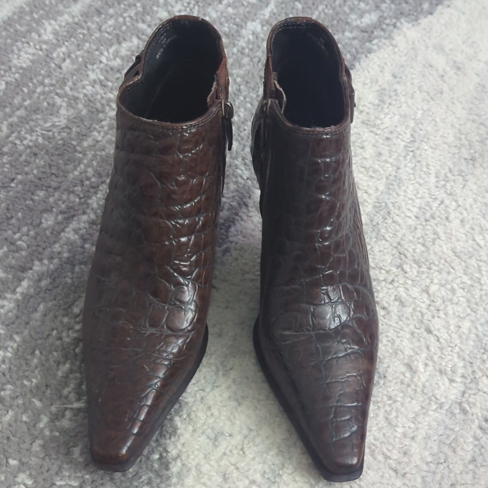 Donald J Pliner Loni Brown Croc-Embossed Leather Ankle Bootie Zip Buckle 6