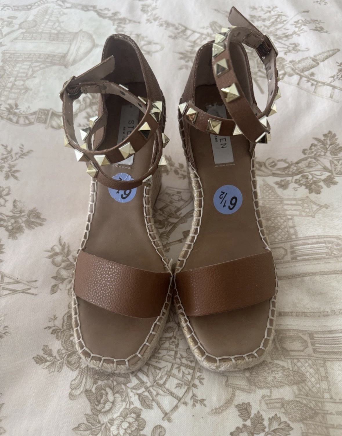 Steven New York Peni Studded Wedge Sandal – Cognac. Size 6.5.