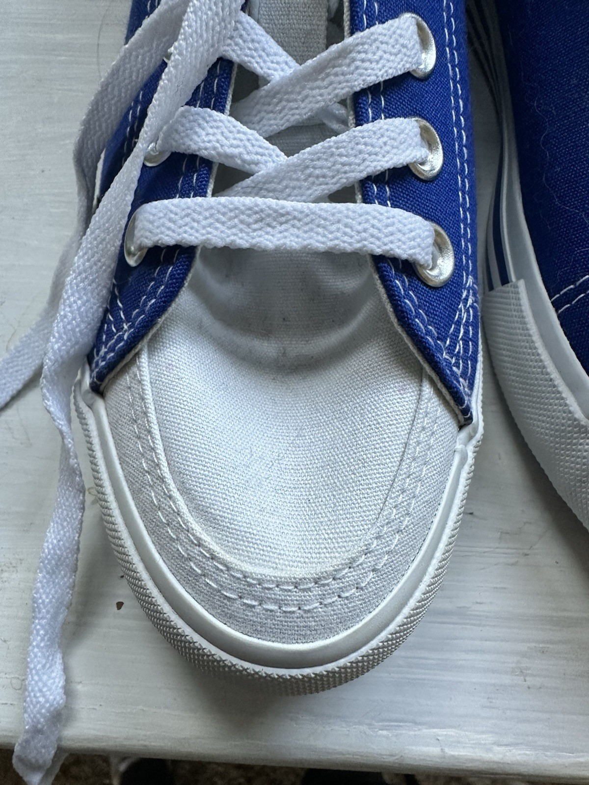 Skicks Duke Blue Devil Blue Devils Women’s Low Top Lace-Up Canvas Sneaker