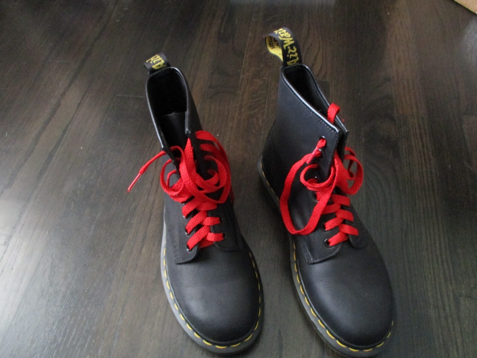 Dr. Martens1460 Air Wair  Leather Boots Women, Size 7 Black Red Laces «New» 