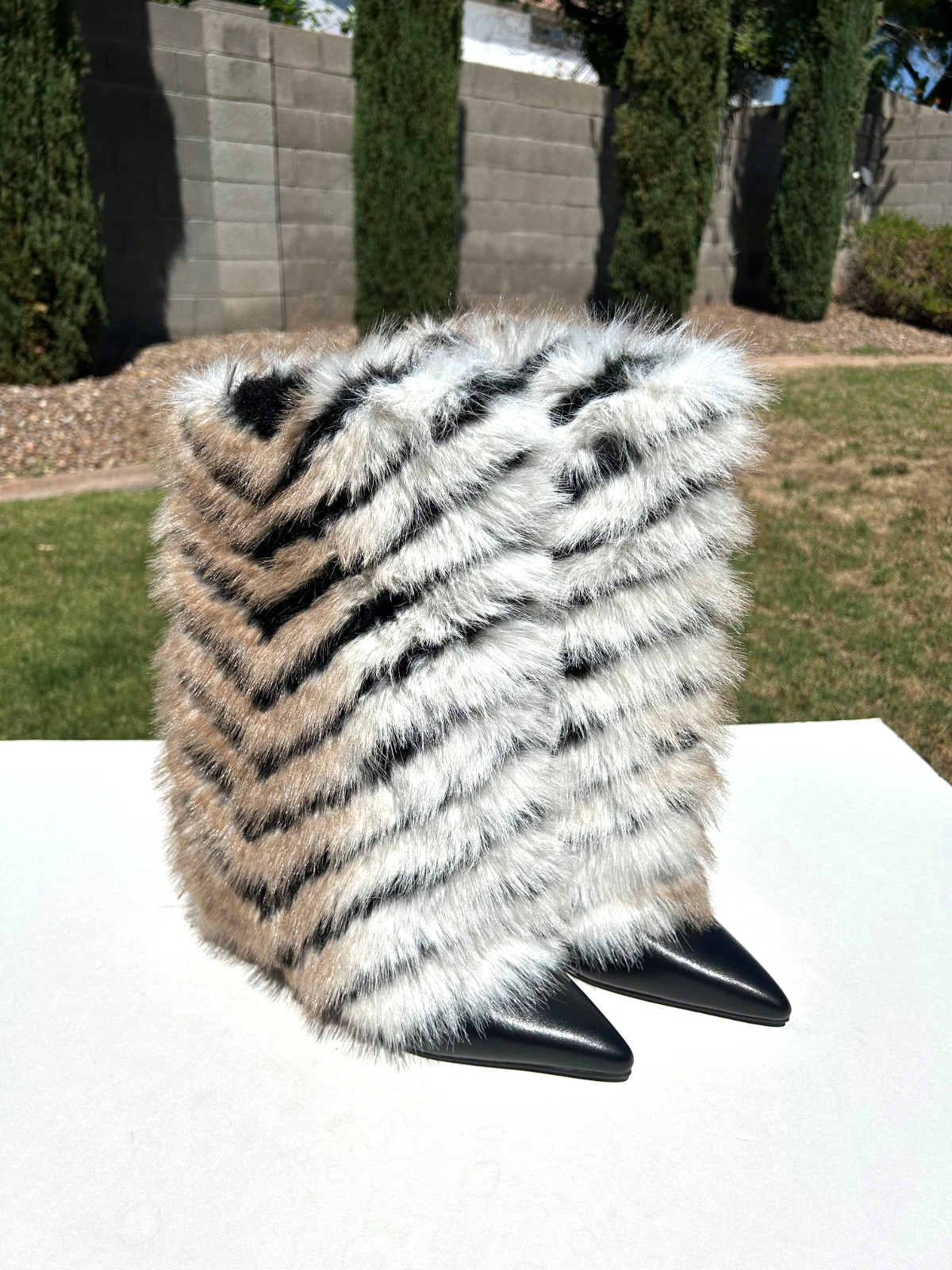 Azalea Wang Briash Boots Booties 8 Black & White Chevron Striped Faux Fur NEW