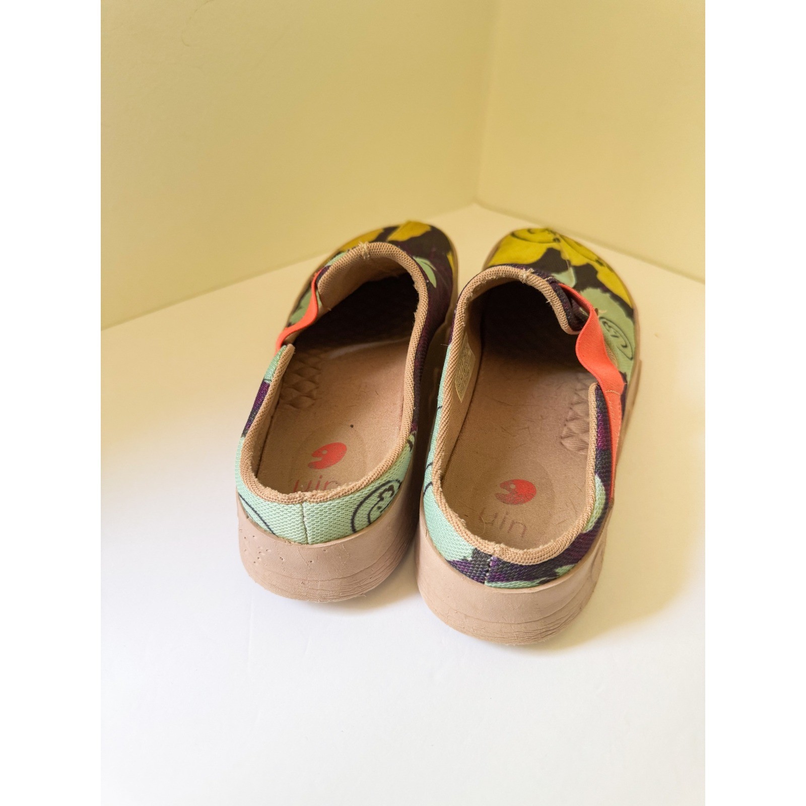 UIN Spanish Art Women SlipOn Mules Smiley Face Floral Purple Yellow 9.5 Wide Toe