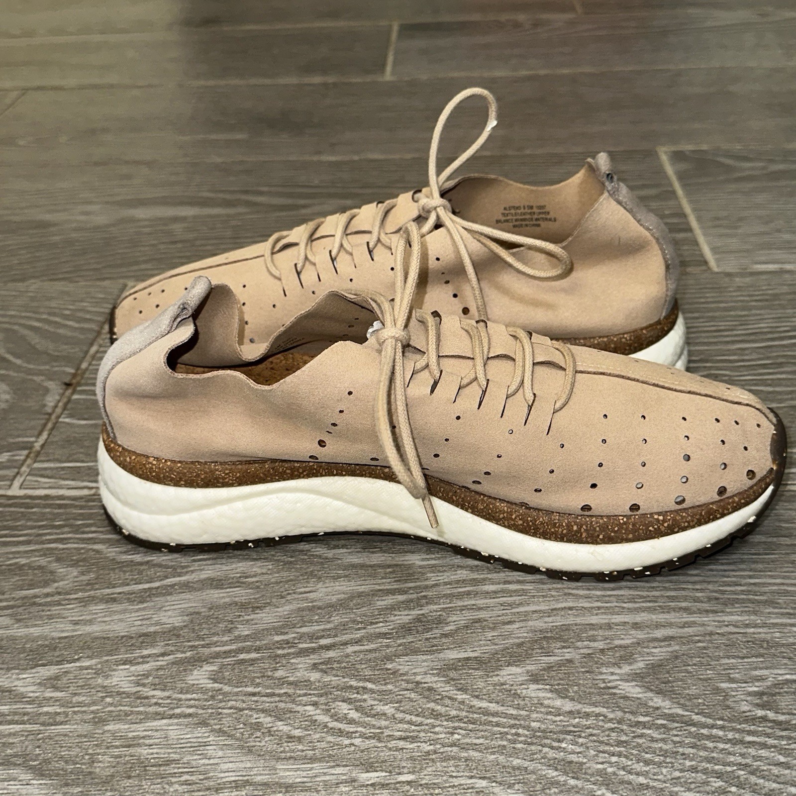 OTBT Alstead Comfort Sneaker Beige Vegan Suede Streetwear Activewear Women’s 9.5