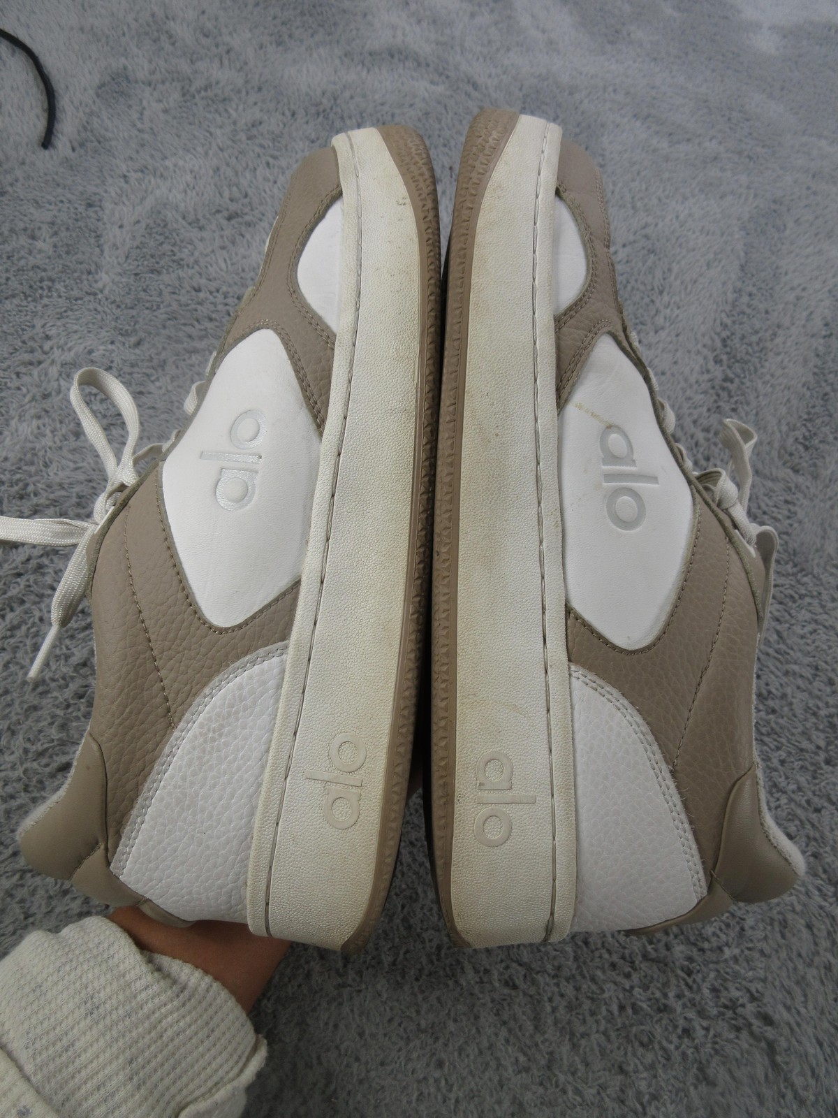 Alo Shoes Womens 10 White Tan Leather Low Top Casual Comfort Sneakers A0685U