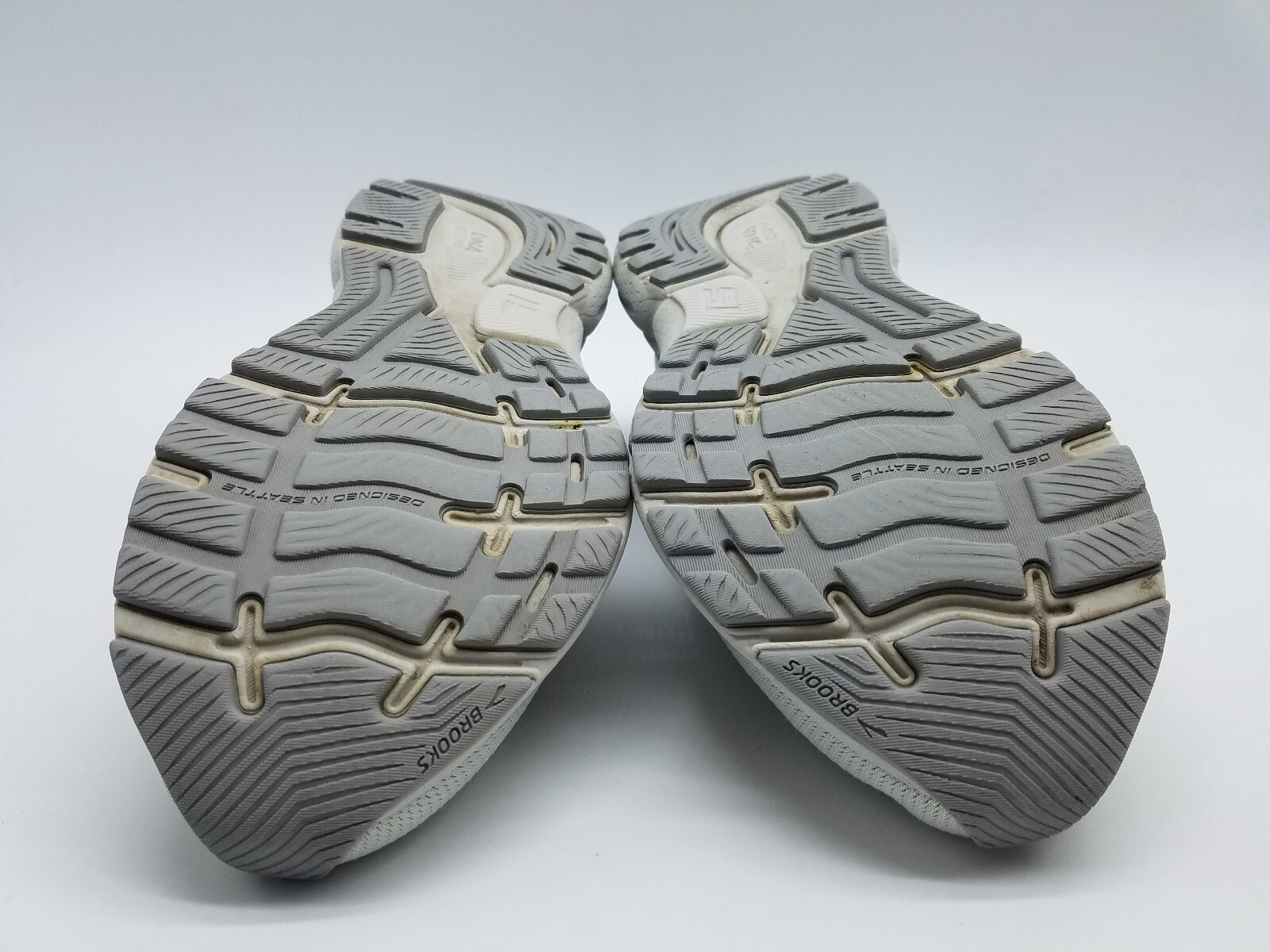 Brooks Ghost 15 Women’s Size 9 B (Medium) Running Shoes Gray *See description