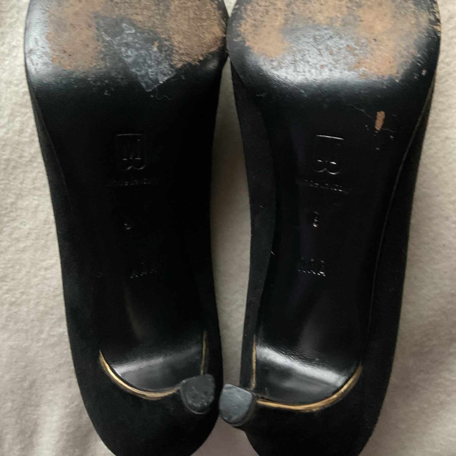Bruno Magli BLACK Vintage Suede Pumps, Slip On 3.25″ HEEL Size 8AAA