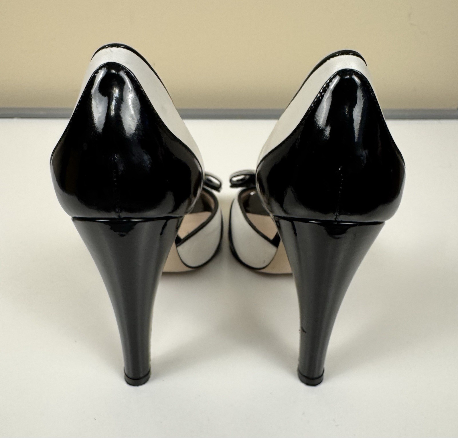 Salvatore Ferragamo Manuela Black/White Colorblock Patent Leather Peep Toe 5B